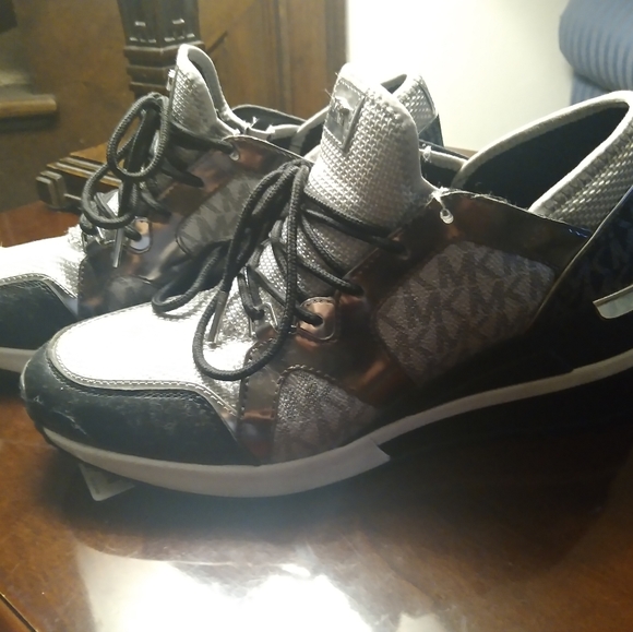 Michael Kors size 9.5 black and silver - Picture 6 of 6